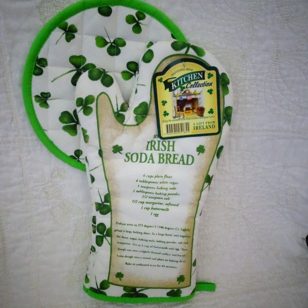 Kitchen Collection Real Irish Soda Bread Cotton Oven Mitt & Pot Holder Set